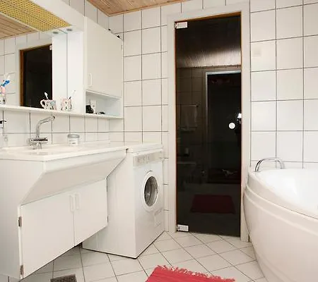 Three-bedroom Holiday In 49 *